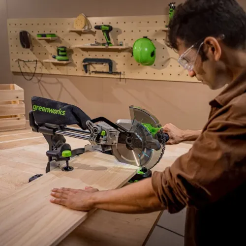 Торцовочная пила Greenworks GD24MS216 24V 1501707 (216x30 мм) с протяжкой бесщеточная аккумуляторная